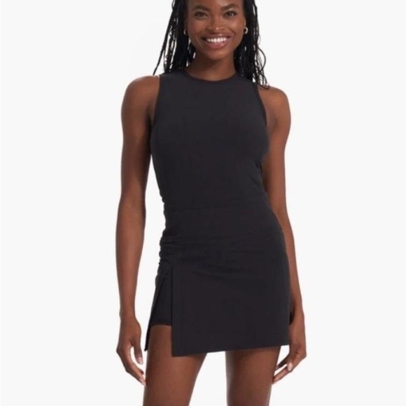 Vuori Dresses & Skirts - Vuori Womens Black Top Spin back Zip athletic dress L